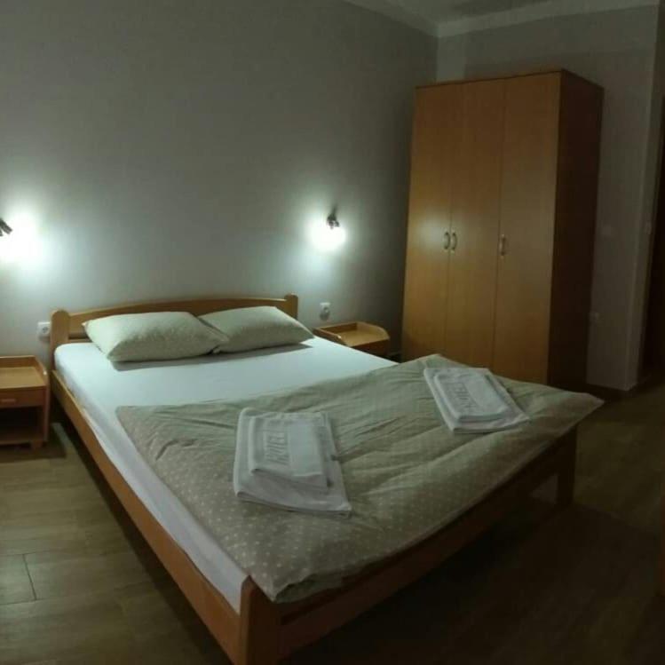 Prenociste I Restoran Ihthis Bajina Basta Exteriör bild