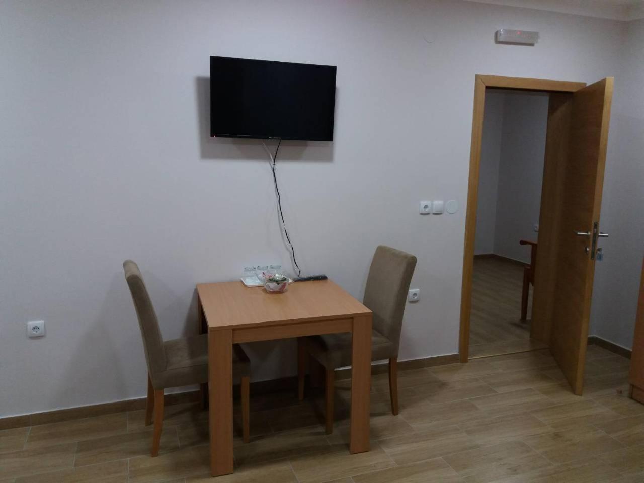 Prenociste I Restoran Ihthis Bajina Basta Exteriör bild