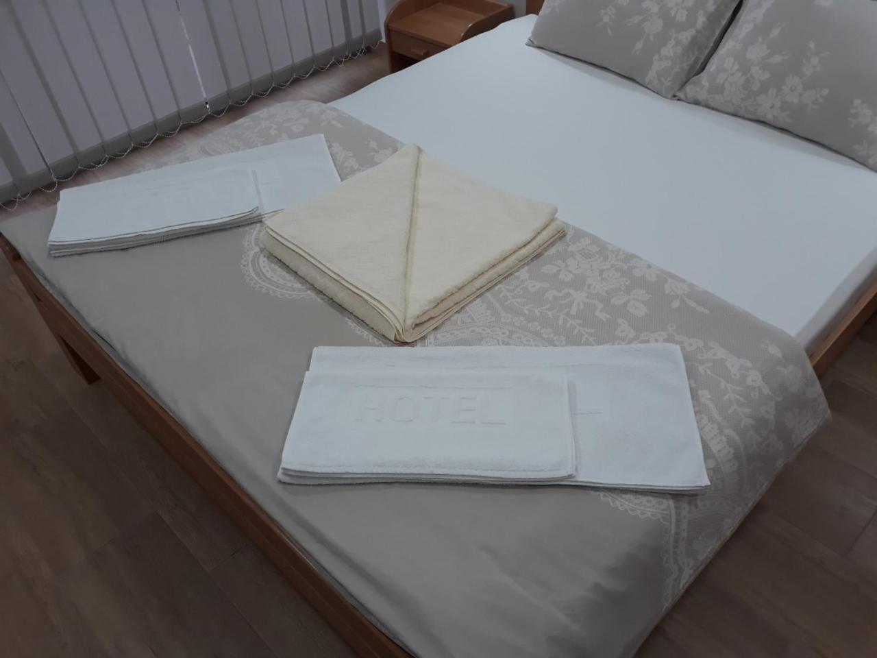 Prenociste I Restoran Ihthis Bajina Basta Exteriör bild