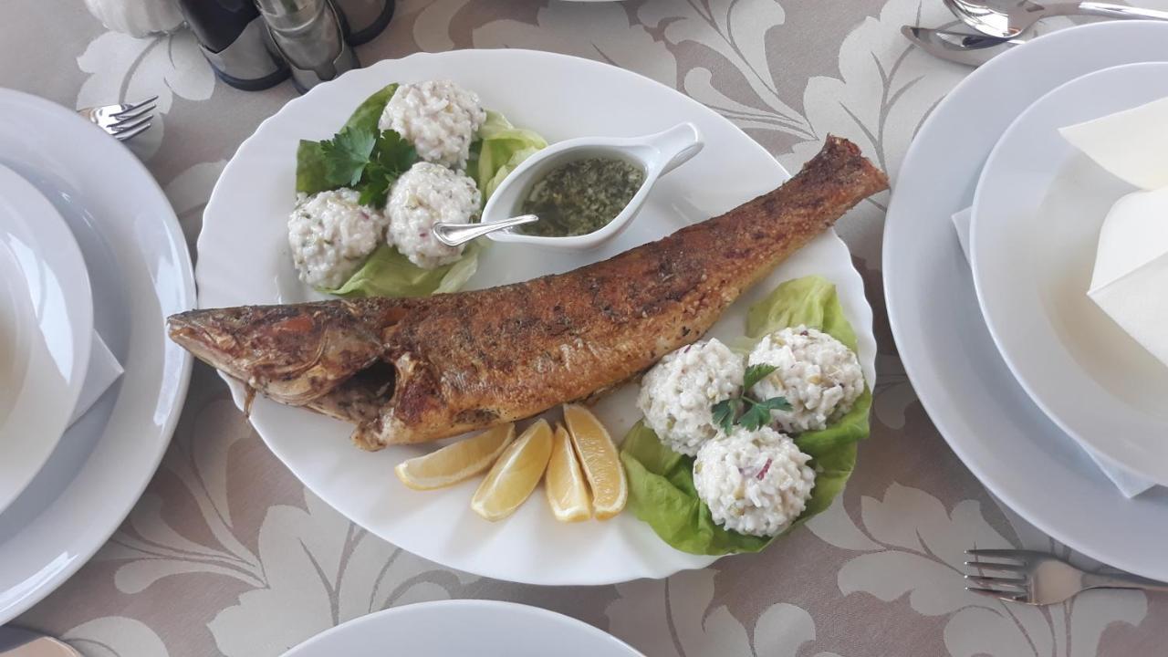 Prenociste I Restoran Ihthis Bajina Basta Exteriör bild